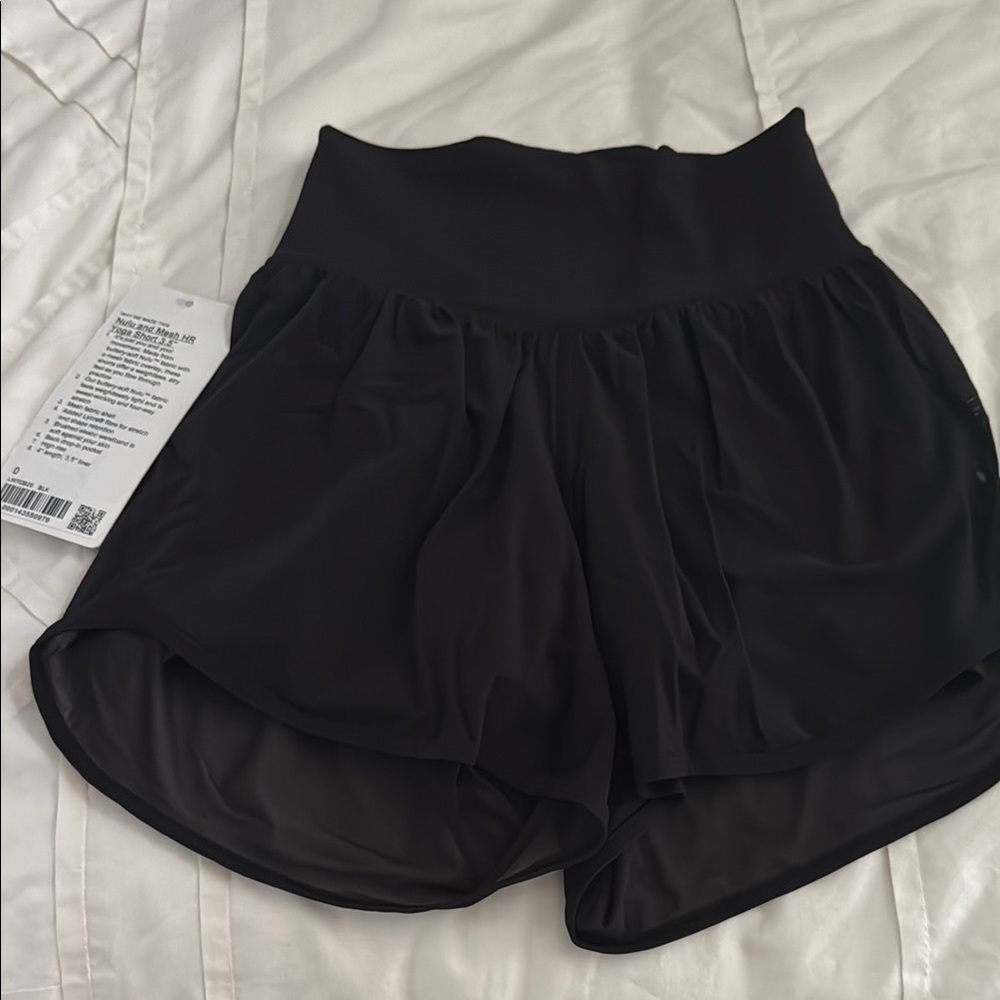 Lululemon Nulu and Mesh HR Yoga Short 3.5”